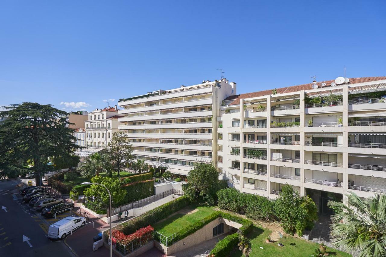 3P Between Croisette Beaches And Antibes Street Cannes Esterno foto